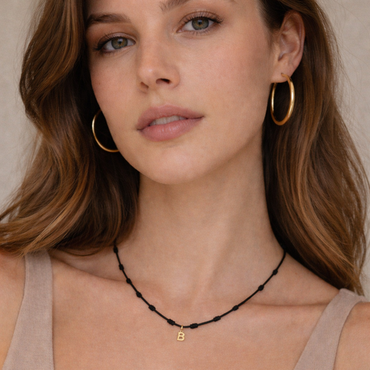 Collar Negro Nudos Iniciales